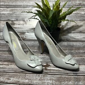Calico Women's Gray Heels with Bow Detail and side cut out. Size 7.5